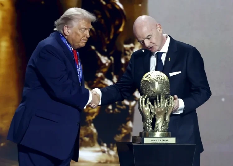 E o padrão Fifa? Submissão de Infantino a Trump mancha Copa nos EUA