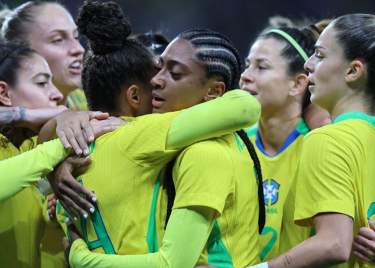 Seleção feminina encara Estados Unidos esta noite em São Paulo